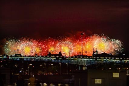 Москва. Праздничный  салют  в честь 75-летия Победы.