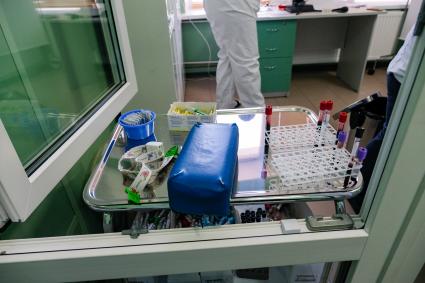 Санкт-Петербург. Забор пробы на коронавирус в городской поликлинике.