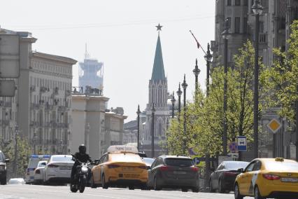 Москва. Вид на Никольскую башню Московского Кремля.