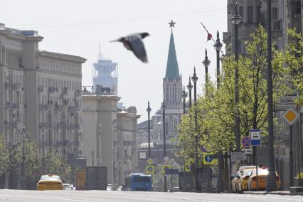 Москва. Вид на Никольскую башню Московского Кремля.