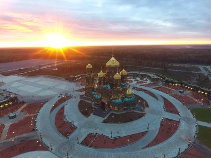 Московская область. Кубинка. Вид на храм Воскресения Христова на территории парка `Патриот`.