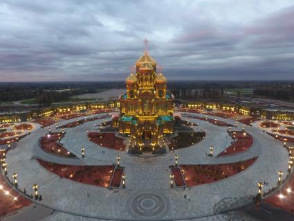 Московская область. Кубинка. Вид на храм Воскресения Христова на территории парка `Патриот`.