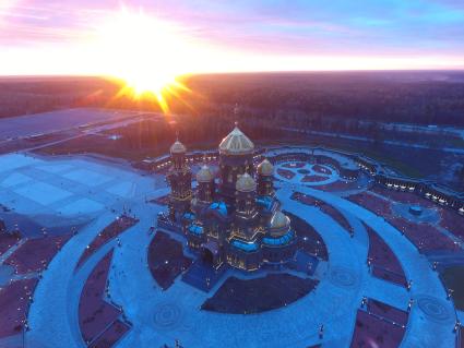 Московская область. Кубинка. Вид на храм Воскресения Христова на территории парка `Патриот`.