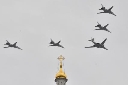 Москва.  Во время воздушного парада Победы в Москве.