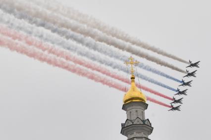 Москва.  Штурмовики Су-25 на воздушном параде Победы в Москве.