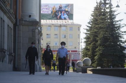 Екатеринбург. Полицейский патруль во время режима самоизоляции введеного для нераспространения новой коронавирусной инфекции COVID-19