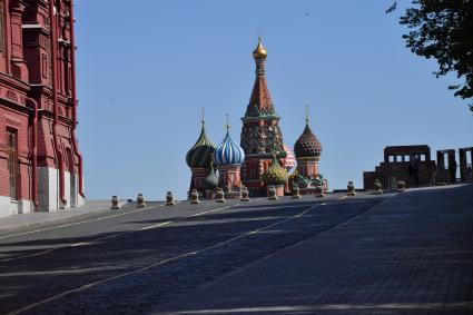 Москва.  Вид на Собор Василия Блаженного.