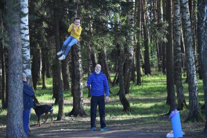 Московская область. Отдыхающие на озере Вялковское.