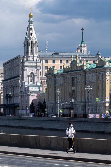 Москва. Вид на Софийскую набережную.