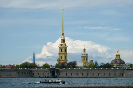 Санкт-Петербург. Вид на Петропавловскую крепость.