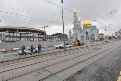 Москва. Вид на Московскую соборную мечеть во время праздника Ураза-байрам.