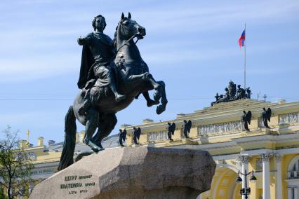 Санкт-Петербург.  Памятник Петру I на Сенатской площади.