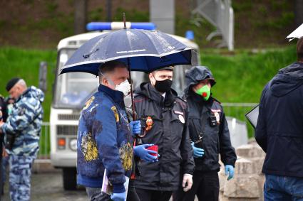 Москва. Сотрудники полиции во  время воздушного парада Победы в Москве.