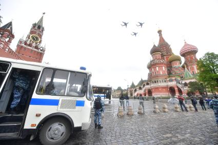 Москва. Во время  воздушного парада Победы в Москве.