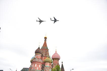 Москва. Во время  воздушного парада Победы в Москве.