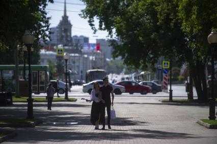 Екатеринбург. Горожане во время режима самоизоляции введеного для нераспространения новой коронавирусной инфекции COVID-19