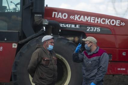 Свердловская область. Посевная кампания в условиях особого режима, введеного для нераспространения COVID. Нафото резерфуар зерновоза с рожью