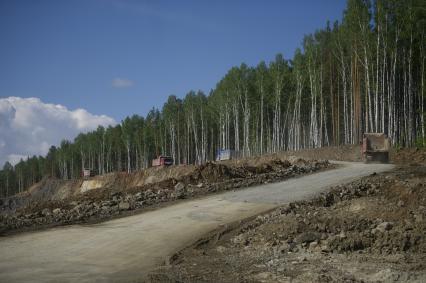 Екатеринбург. Строительство третьего, пускового комплекса Екатеринбургской кольцевой автомобильной дороги (ЕКАД) в рамках национального проекта \'Безопасные и качественные автомобильные дороги\'