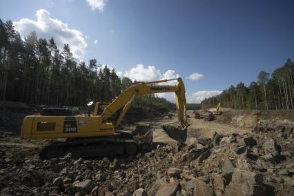 Екатеринбург. Строительство третьего, пускового комплекса Екатеринбургской кольцевой автомобильной дороги (ЕКАД) в рамках национального проекта \'Безопасные и качественные автомобильные дороги\'