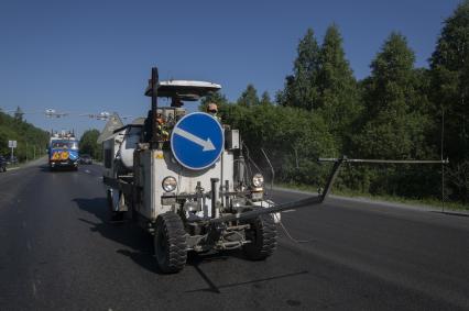 Екатеринбург. Нанесение дорожной разметки на отремонтированной дороге