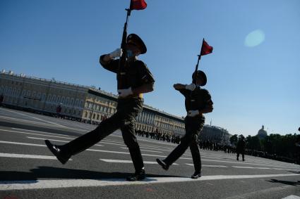 Санкт-Петербург. Военнослужащие Западного военного округа во время пешей  репетиции парада в честь 75-летия Победы в Великой Отечественной войне на Дворцовой площади.