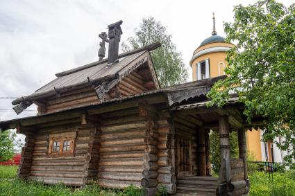 Московская область, Воздвиженское. Деревянные дома , привезенные с Севера, в  музее деревянного северного  зодчества  `Музей Курной избы`.