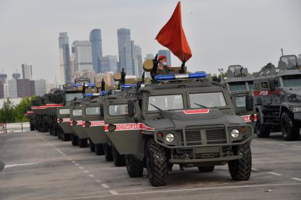 Москва. Бронеавтомобили `Тигр` во время подготовки военной техники перед репетицией парада на Красной площади, посвященного 75-й годовщине Победы в Великой Отечественной войне.