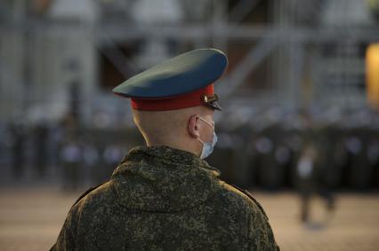 Екатеринбург. Ночная репетиция парада Победы в условиях особого противоэпидемического режима из-за эпидемии новой коронавирусной инфекции COVID-19.