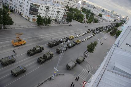 Екатеринбург. Ночная репетиция парада Победы в условиях особого противоэпидемического режима из-за эпидемии новой коронавирусной инфекции COVID-19.