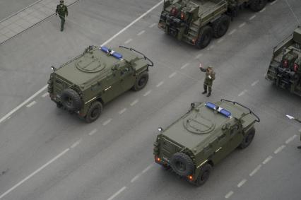 Екатеринбург. Ночная репетиция парада Победы в условиях особого противоэпидемического режима из-за эпидемии новой коронавирусной инфекции COVID-19.