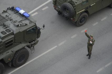 Екатеринбург. Ночная репетиция парада Победы в условиях особого противоэпидемического режима из-за эпидемии новой коронавирусной инфекции COVID-19.