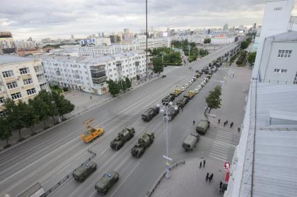 Екатеринбург. Ночная репетиция парада Победы в условиях особого противоэпидемического режима из-за эпидемии новой коронавирусной инфекции COVID-19.