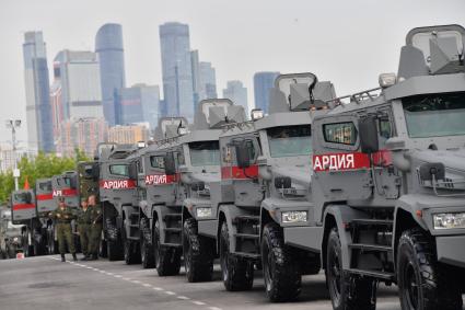 Москва. Бронеавтомобиль `Патруль` перед репетицией парада на Красной площади, посвященного 75-й годовщине Победы в Великой Отечественной войне.