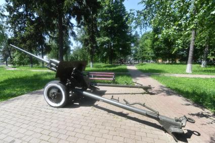 Московская область, Подольск.   Боевая техника  времен ВОВ в парке культуры и отдыха имени Виктора Талалихина.