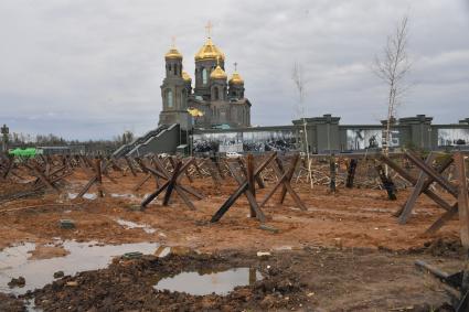 Московская область, Кубинка.  Экспонаты мультимедийного музейного комплекса `Дорога памяти`  на  территории  Главного храма Вооруженных сил РФ в парке `Патриот`.