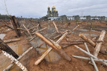 Московская область, Кубинка.  Экспонаты мультимедийного музейного комплекса `Дорога памяти`  на  территории  Главного храма Вооруженных сил РФ в парке `Патриот`.