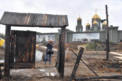 Московская область, Кубинка.  Экспонаты мультимедийного музейного комплекса `Дорога памяти`  на  территории  Главного храма Вооруженных сил РФ в парке `Патриот`.