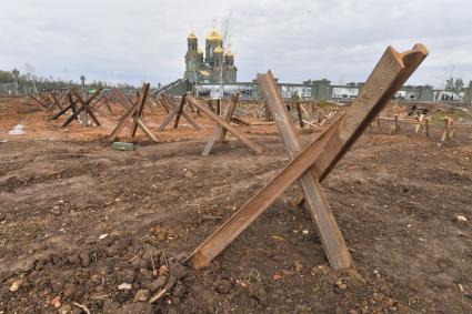 Московская область, Кубинка.  Экспонаты мультимедийного музейного комплекса `Дорога памяти`  на  территории  Главного храма Вооруженных сил РФ в парке `Патриот`.