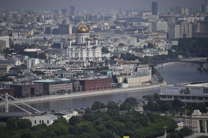 Москва.   Вид на Храм Христа Спасителя  с вертолета.