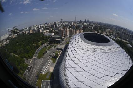 Москва.   Вид на стадион `ВТБ-Арена` с вертолета.