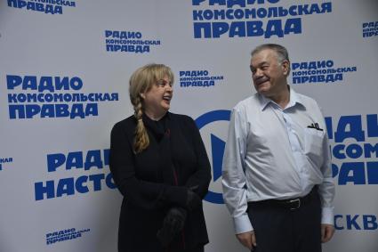 Москва. Политический обозреватель Александр Гамов и Председатель Центральной избирательной комиссии (ЦИК) РФ Элла Памфилова на радио `Комсомольская правда`.