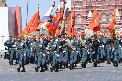 Москва.   Военнослужащие парадных расчетов во время военного парада в ознаменование 75-летия Победы в Великой Отечественной войне 1941-1945 годов на Красной площади.