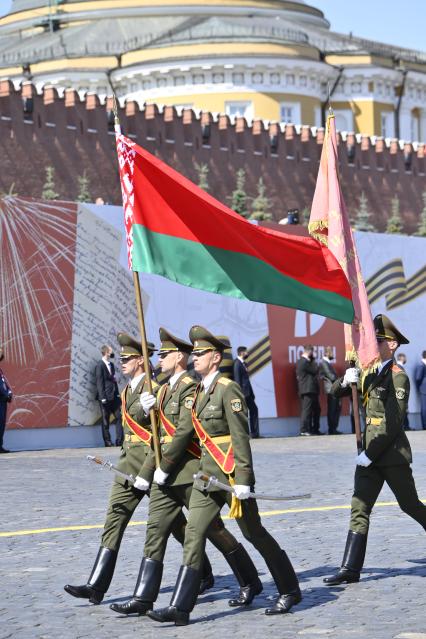 Москва.  Военнослужащие армии республики Беларусь во время военного парада в ознаменование 75-летия Победы в Великой Отечественной войне 1941-1945 годов на Красной площади.