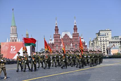 Москва.  Военнослужащие армии республики Беларусь во время военного парада в ознаменование 75-летия Победы в Великой Отечественной войне 1941-1945 годов на Красной площади.