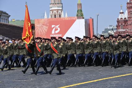 Москва.  Военнослужащие парадных расчетов во время военного парада в ознаменование 75-летия Победы в Великой Отечественной войне 1941-1945 годов на Красной площади.