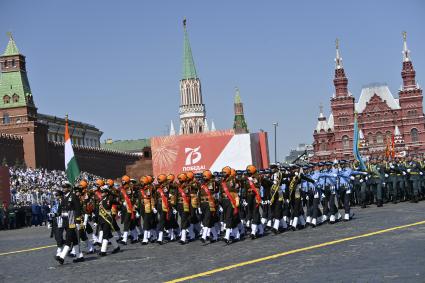 Москва.  Парадный расчет армии Индии во время военного парада в ознаменование 75-летия Победы в Великой Отечественной войне 1941-1945 годов на Красной площади.