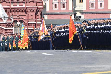Москва. Военнослужащие перед началом военного парада в ознаменование 75-летия Победы в Великой Отечественной войне 1941-1945 годов на Красной площади.