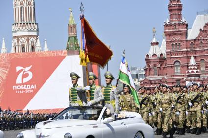 Москва.  Военнослужащие армии Туркменистана во время военного парада в ознаменование 75-летия Победы в Великой Отечественной войне 1941-1945 годов на Красной площади.