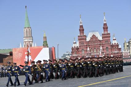 Москва. Курсанты Московского суворовского военного училища во время военного парада в ознаменование 75-летия Победы в Великой Отечественной войне 1941-1945 годов на Красной площади.