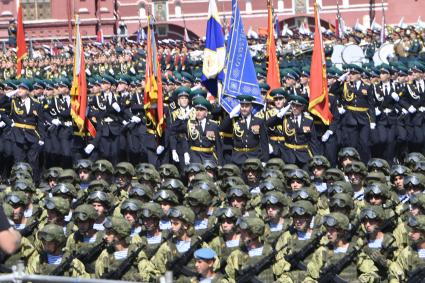 Москва. Военнослужащие во время военного парада в ознаменование 75-летия Победы в Великой Отечественной войне 1941-1945 годов на Красной площади.